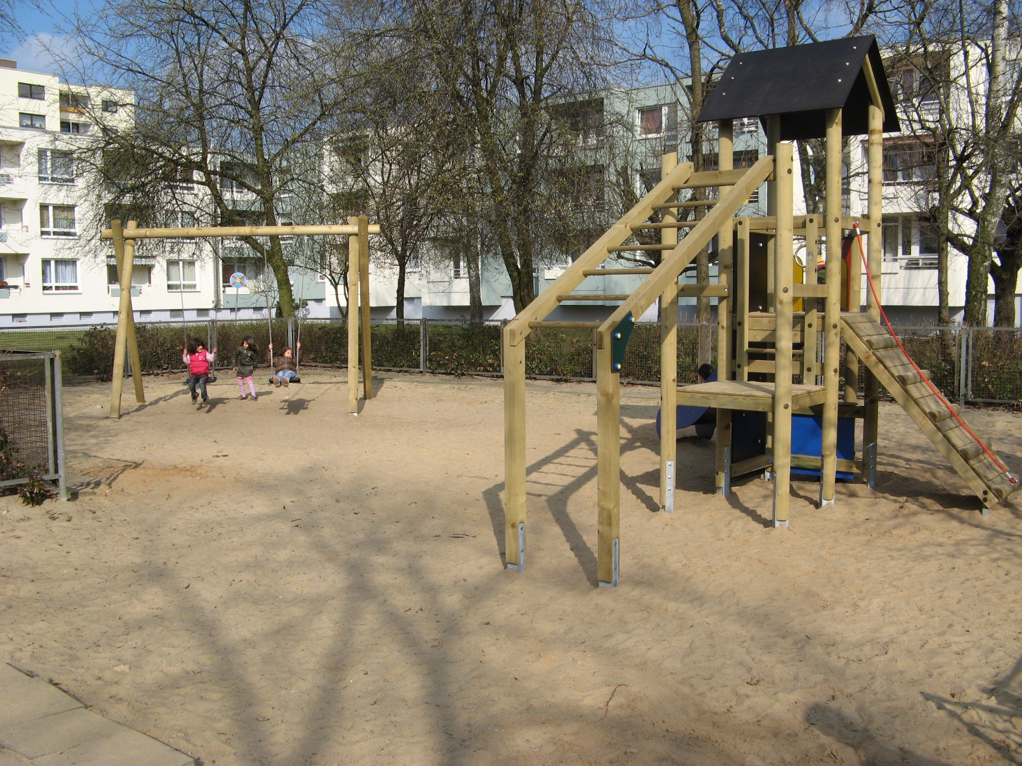 Privater Spielplatz saniert