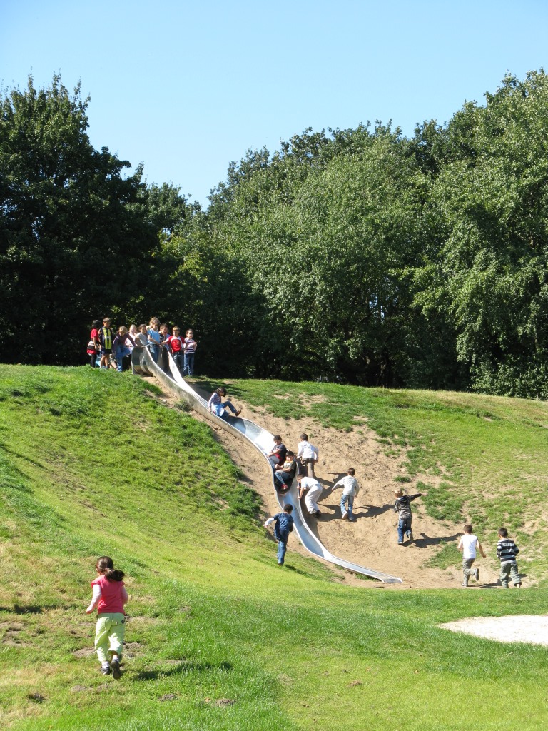 Sanierter Spielplatz Uranushof